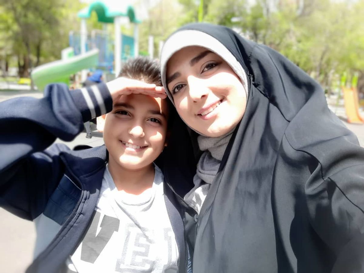 شباهت خانم مجری به پسرش + عکس