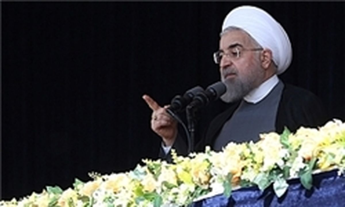 قطع سخنان روحانی با شعارهای اعتراضی مردم کرمانشاه