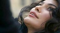 شیوا طاهری در حال تار زدن /عکس