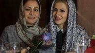 عکس مریلا زارعی و خواهرش خاله شادونه در رستوران گردی