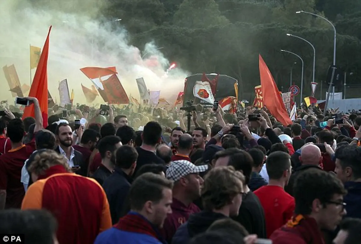 استقبال جالب هواداران رم از لیورپول +عکس