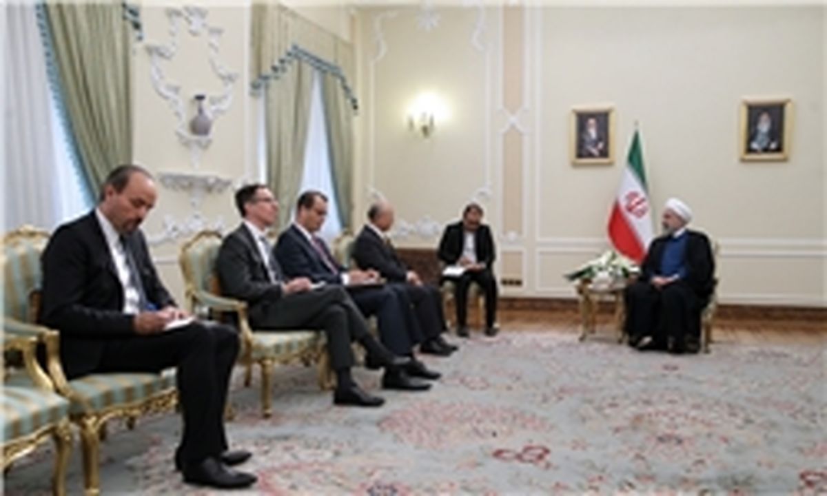 روحانی: تا زمانی به برجام پایبندیم که از منافع آن بهره‌مند شویم
