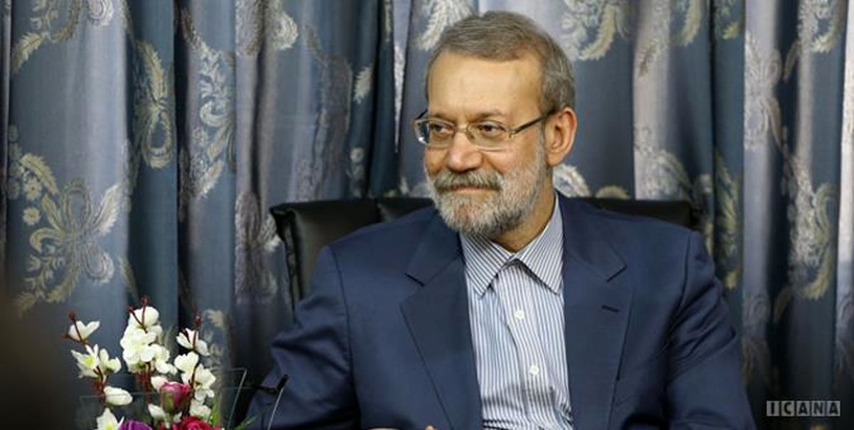 حضور دکتر لاریجانی در منزل خانواده شهیدان اکبری