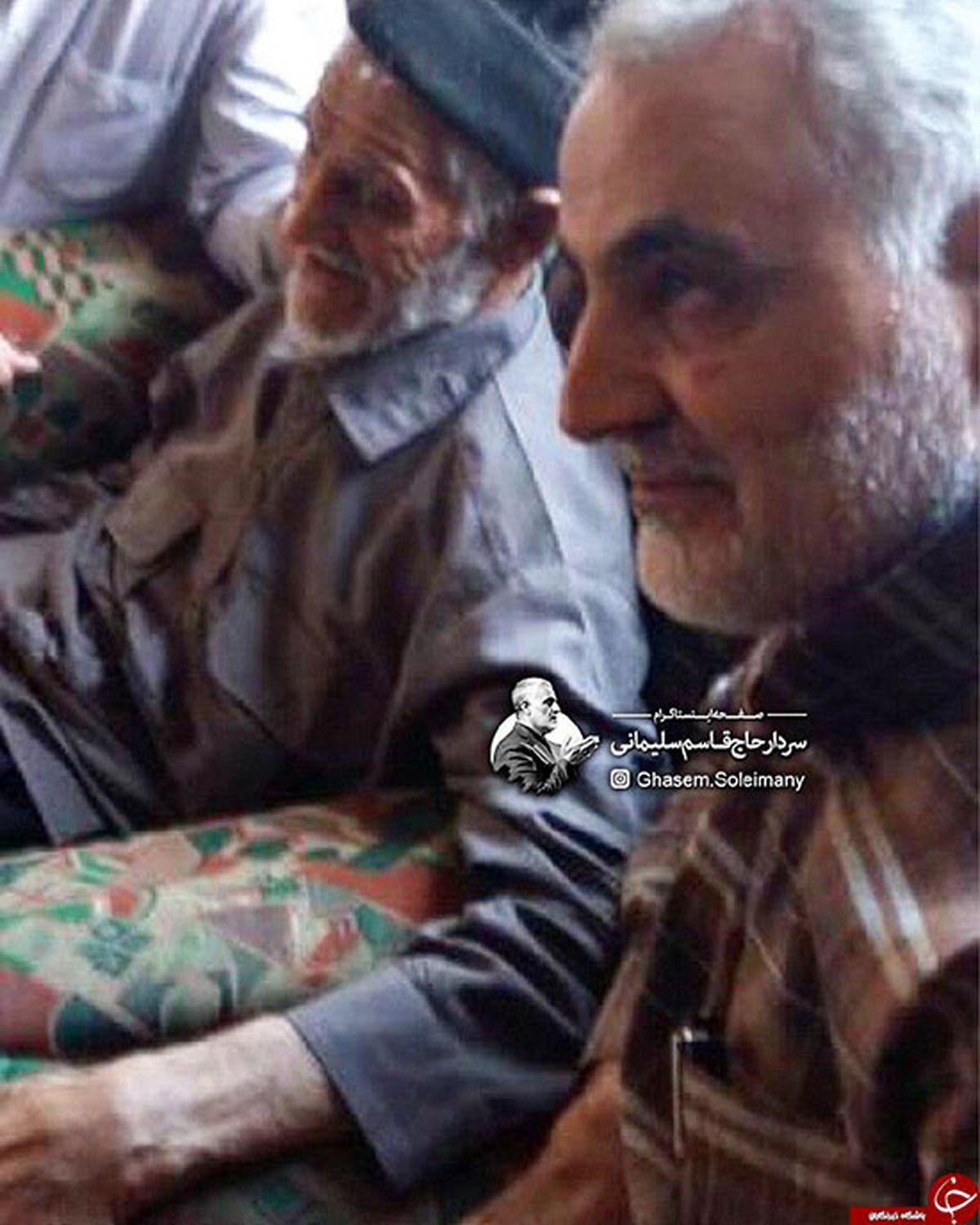 سردار سلیمانی در کنار پدر