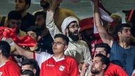 تصویری از شادی یک روحانی در ورزشگاه آزادی