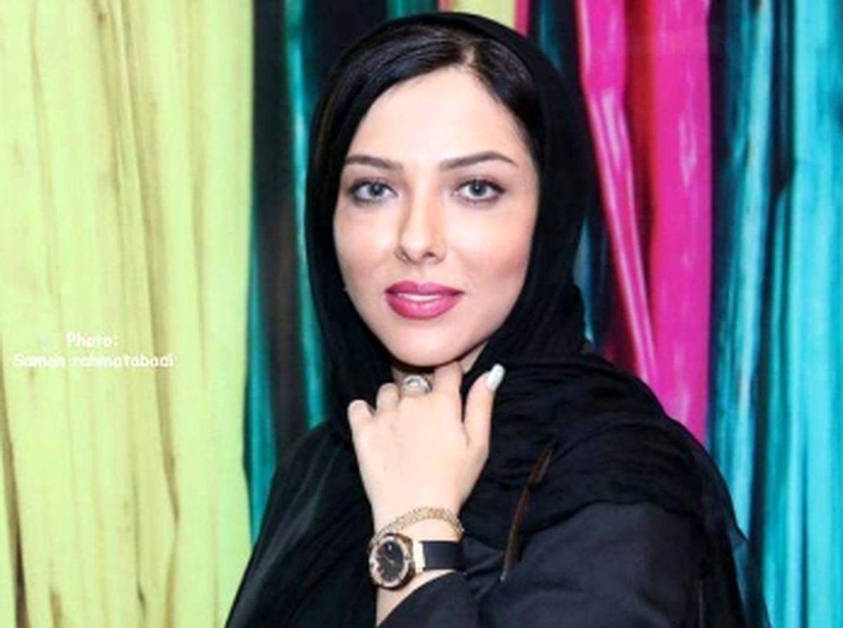 چهره لیلا اوتادی محاصره در بین گل‌ها