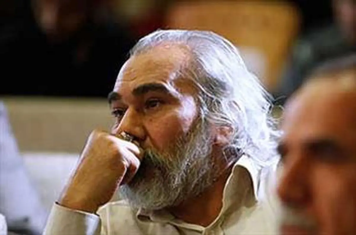 شاعری که لائیک‌ها متهم به مزدوری‌اش می‌کنند