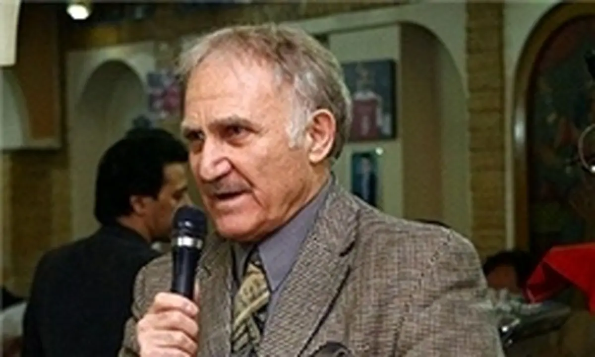 از ایران می‌روم تا از مسائل پیرامون پرسپولیس دور باشم