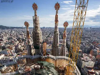 theyve-been-to-the-sagrada-famlia-antoni-gauds-famous-cathedral-in-barcelona-spain-climbing-to-the-top-they-were-able-to-get-a-stunning-view-of-both-the-structure-and-the-city1