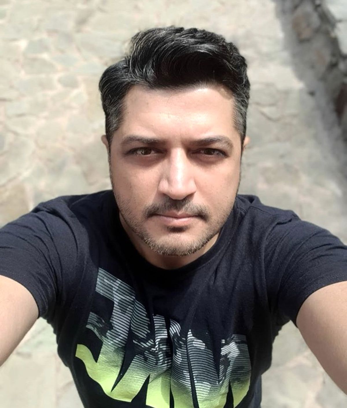 سلفی سر به هوایی آقای بازیگر + عکس