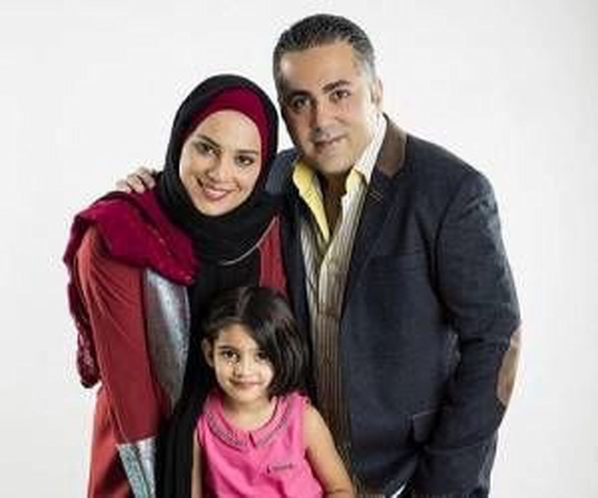 روشنک عجمیان به همراه همسر و دخترش + عکس