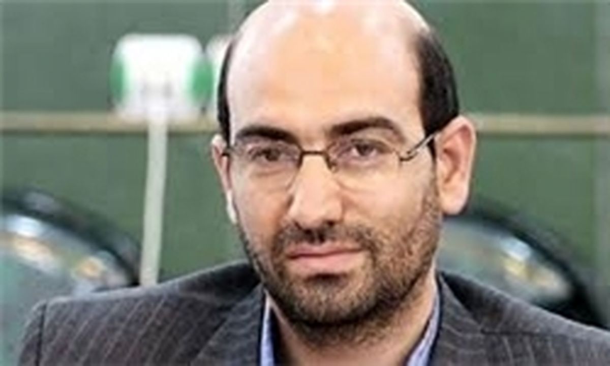 شعار امسال نشان دهنده نارضایتی رهبر انقلاب از بی‌توجهی دولت به اقتصاد مقاومتی است