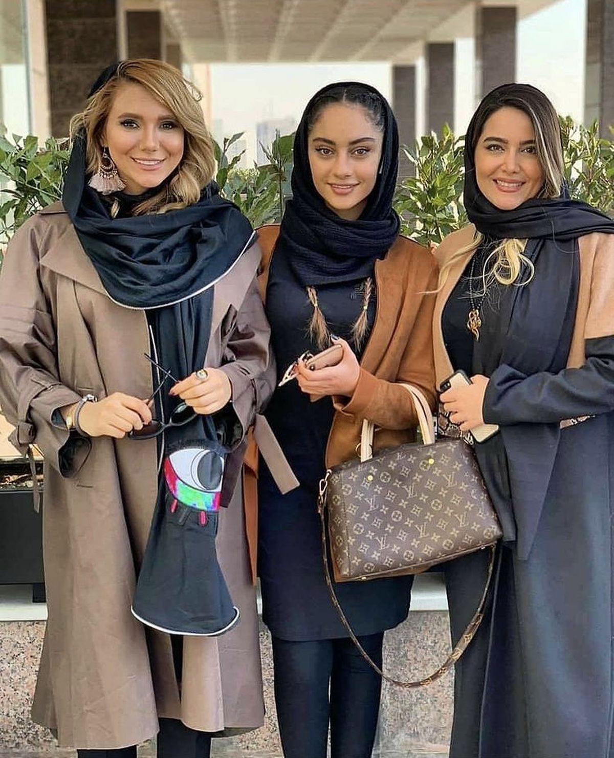 ترلان پروانه در کنار دوستانش + عکس