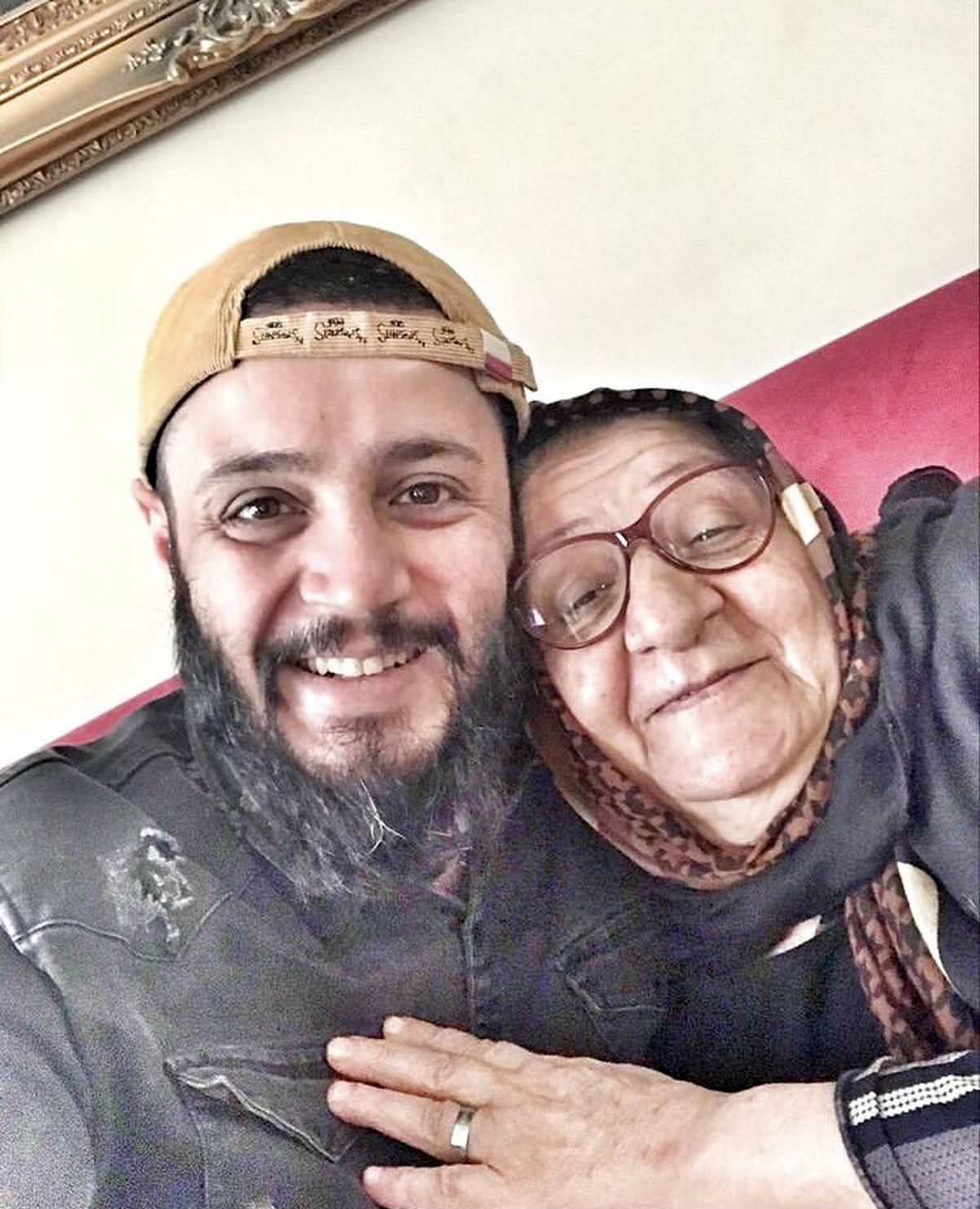 حال خوب مهران رنجبر در کنار مادرش + عکس