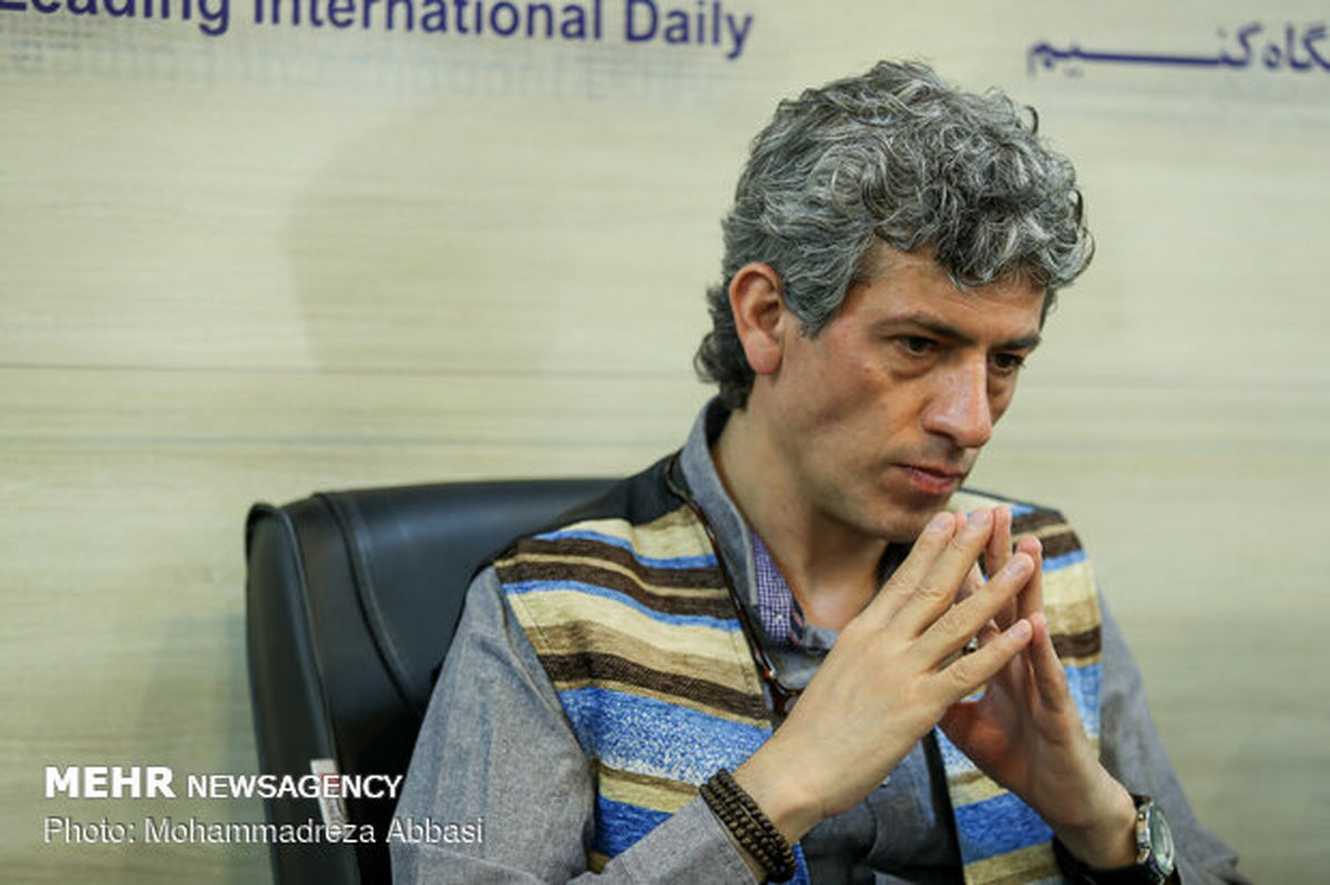 بازیگر دلدادگان کارگردانی می کند