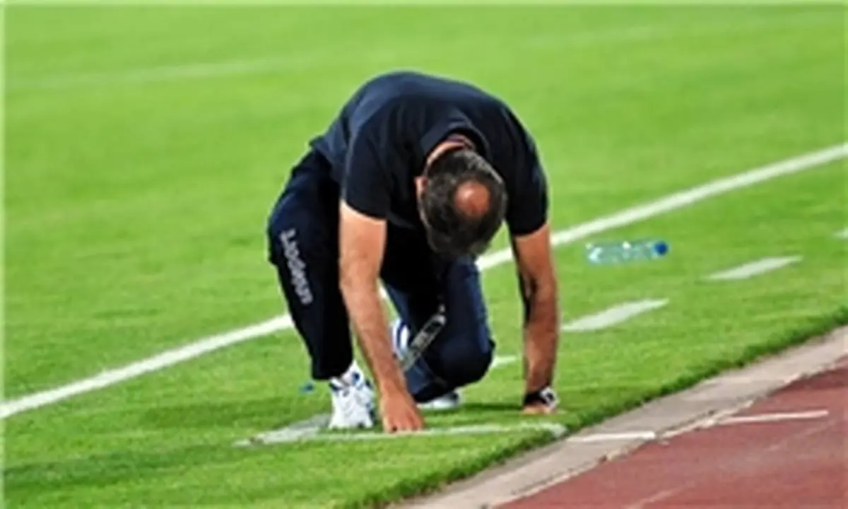 شعار استقلالی‌ها علیه سرپرست پرسپولیس
