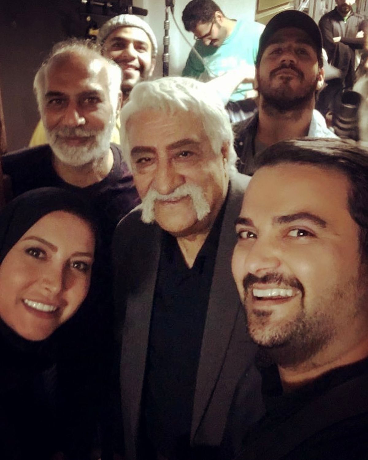 حشمت فردوس شاد و سرحال میان خانواده اش+عکس