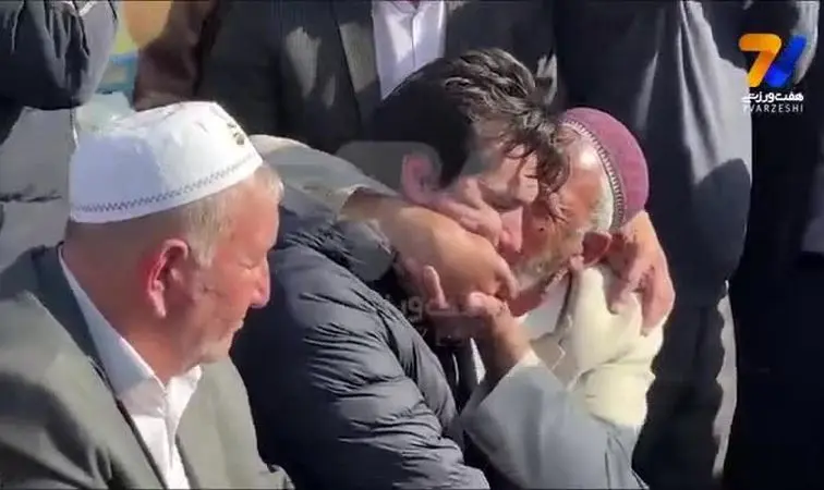 ببیند | گریه های دردناک پدر صابر کاظمی در آغوش فرهاد قائمی