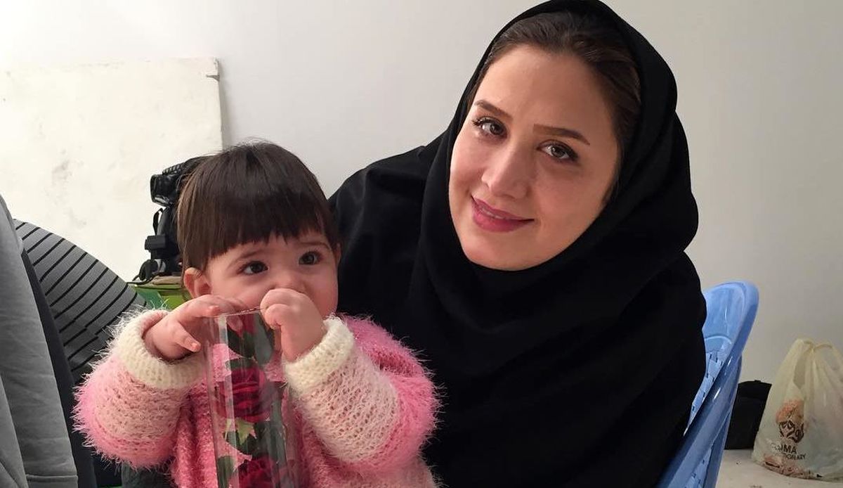 غافلگیری خاله سارا توسط دختر کوچولویش/عکس