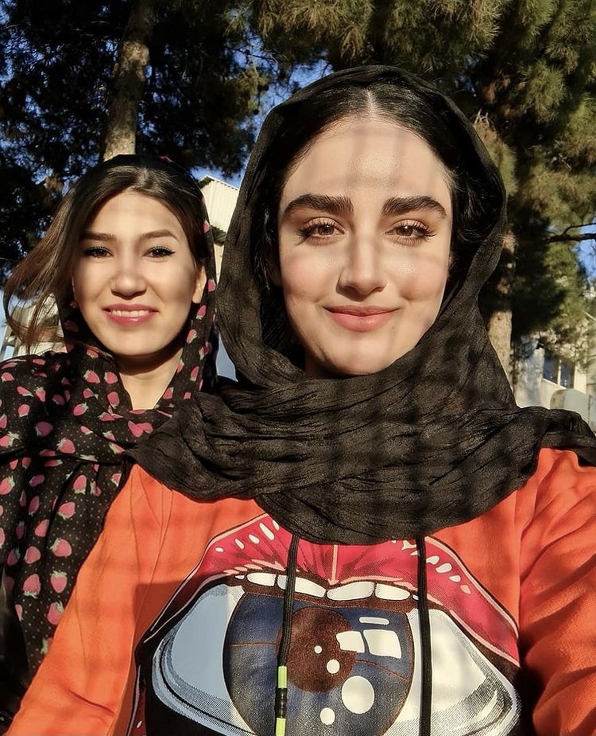 سلفی هانیه غلامی با دوستش + عکس