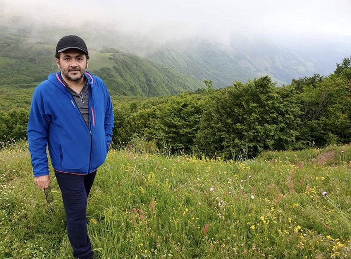 گشت و گذار آقای بازیگر در دل طبیعت + عکس
