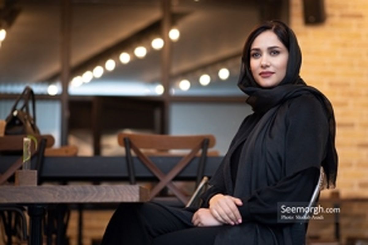 اکران «متری شش و نیم» با حضور پریناز ایزدیار و فرهاد اصلانی