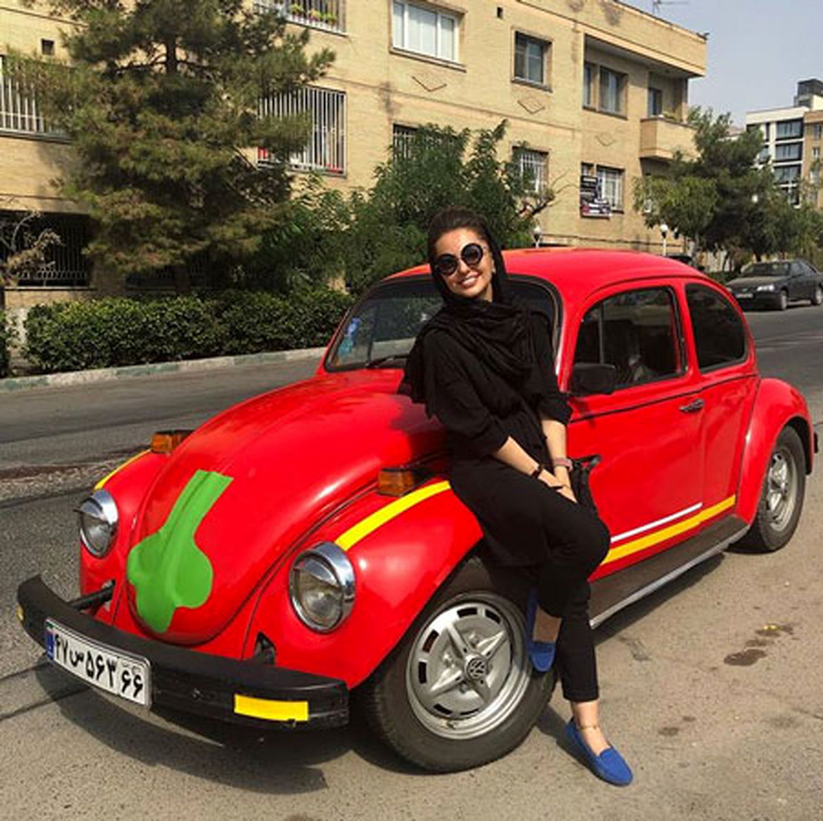 ماشین آلبالویی شیک نفیسه روشن!+عکس