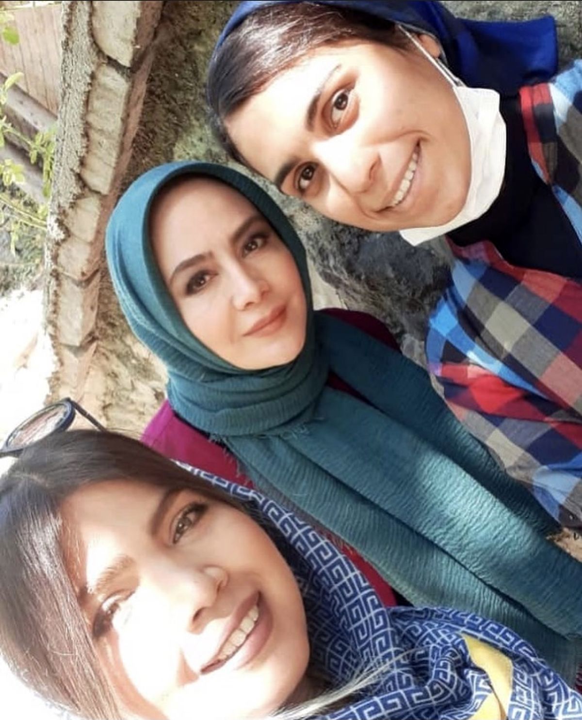 سلفی نگین معتضدی با همکارانش + عکس