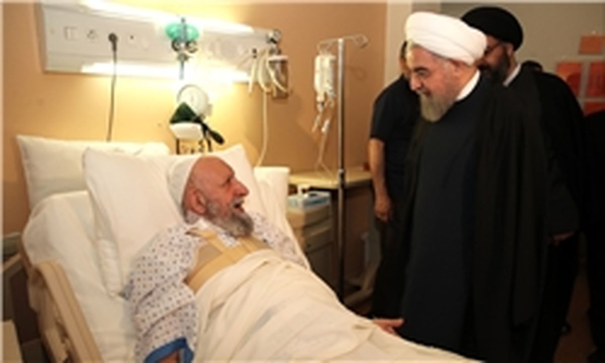 روحانی از آیت‌الله نور مفیدی عیادت کرد