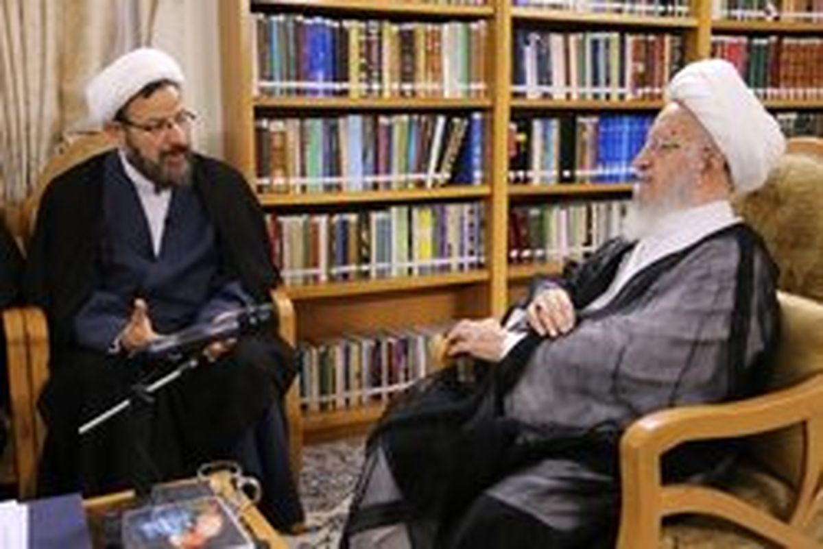 تاکید آیت الله مکارم بر مقابله با فرقه‌های انحراف