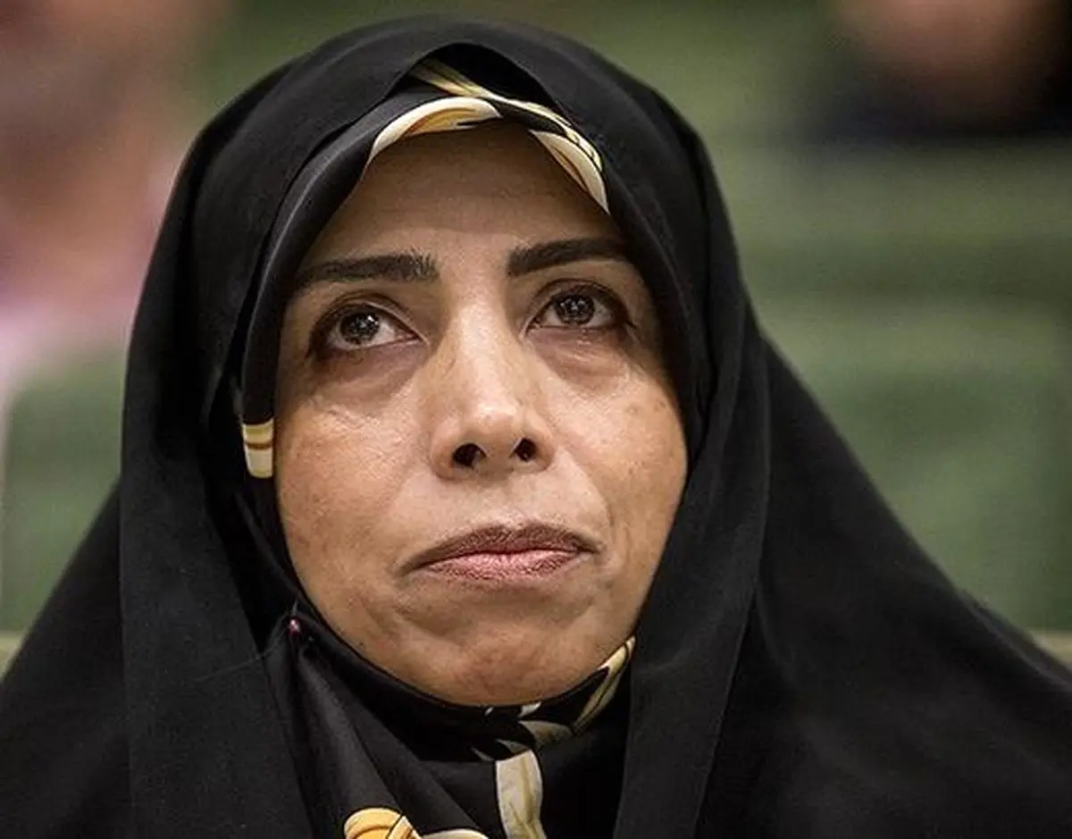  معاون حقوقی رئیس جمهوری از نمایشگاه نفت بازدید کرد 