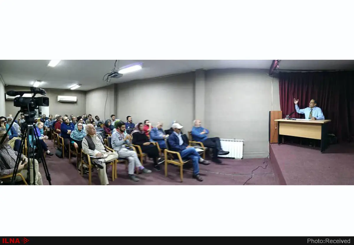 غم همیشگی صادق هدایت از چندگانگی فرهنگی ایران/نثر روان و تنفر از 
خرافات؛ علت توجه تئاتر به داستان‌های هدایت