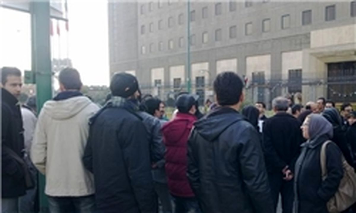 تجمع متقاضیان مسکن مهر مقابل مجلس