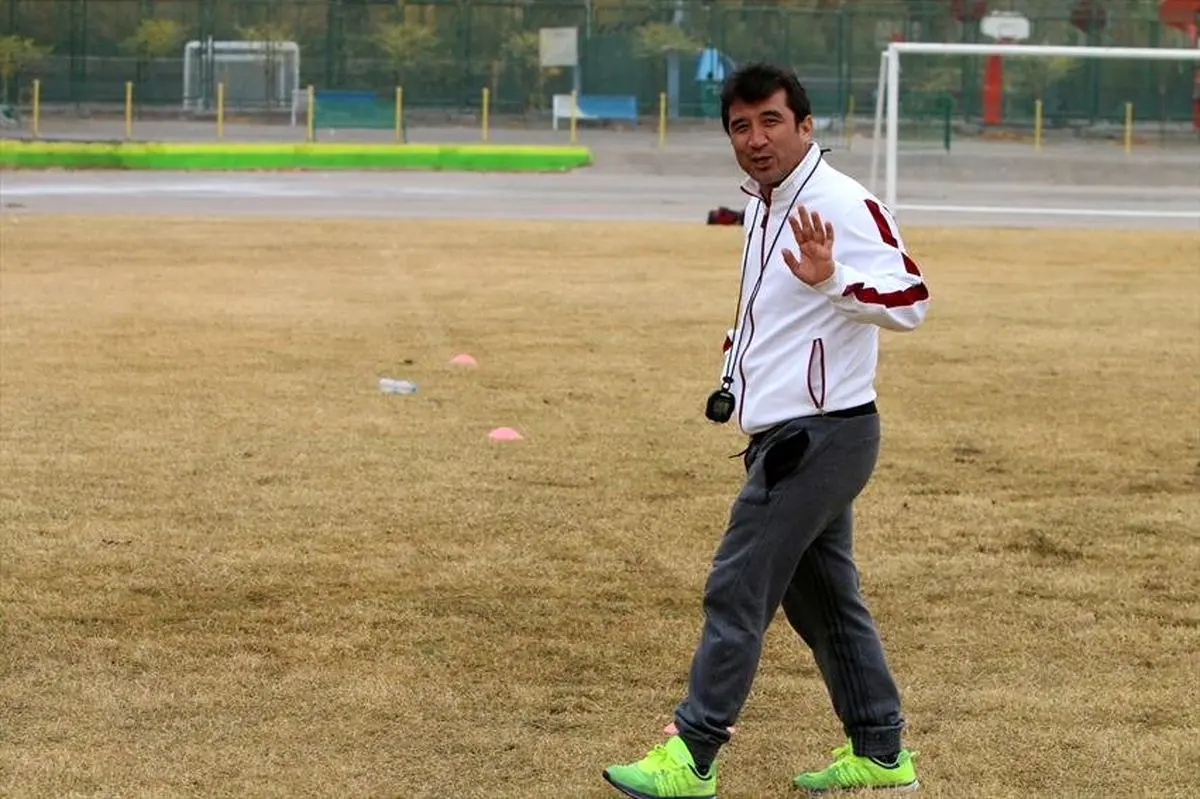 خداداد: خیلی از بازیکنانم درحد لیگ یک هم نیستند 