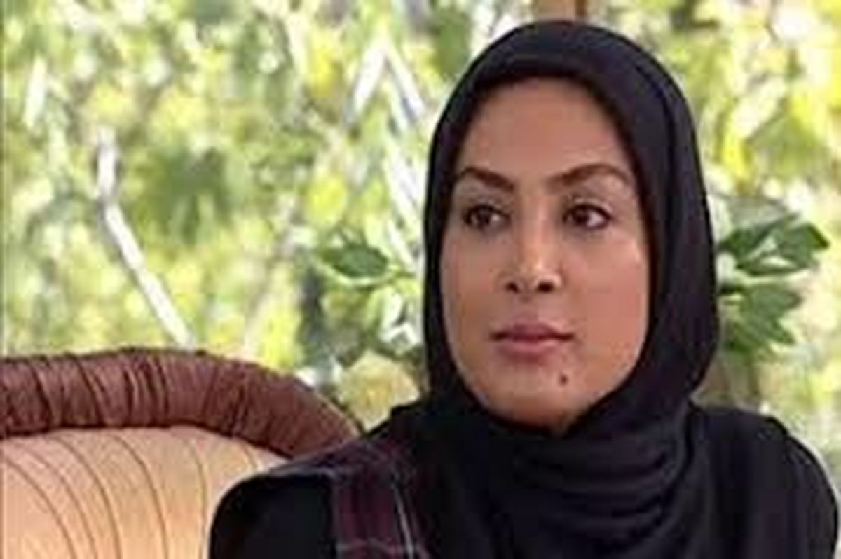 وقتی حدیثه تهرانی کتاب می خواند