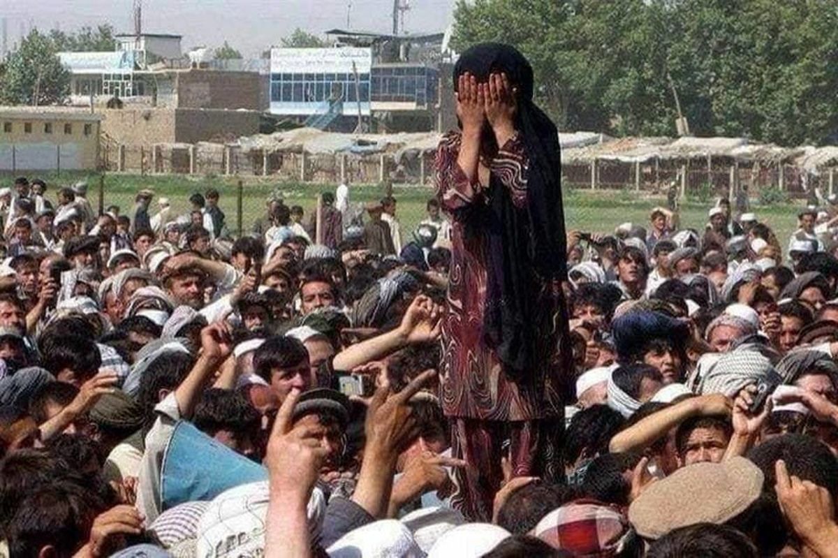 تصویری بی شرمانه از کار زشت طالبان + عکس