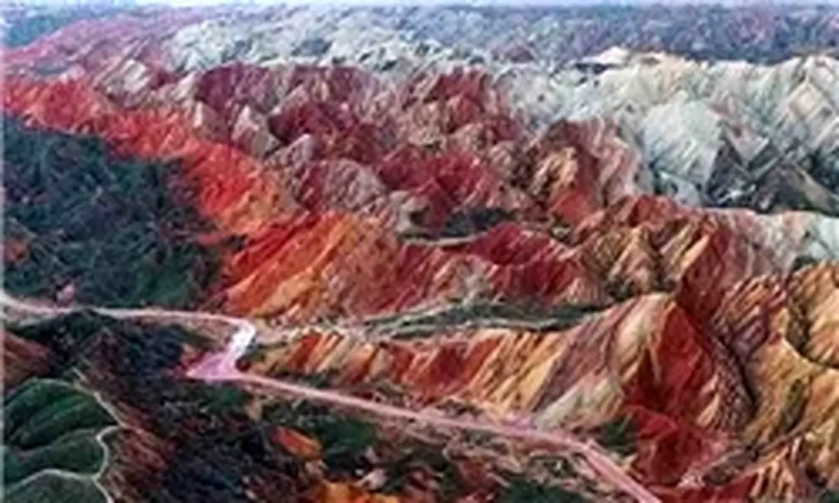 کوه‌های رنگی از جاذبه های گردشگری در چین +تصاویر