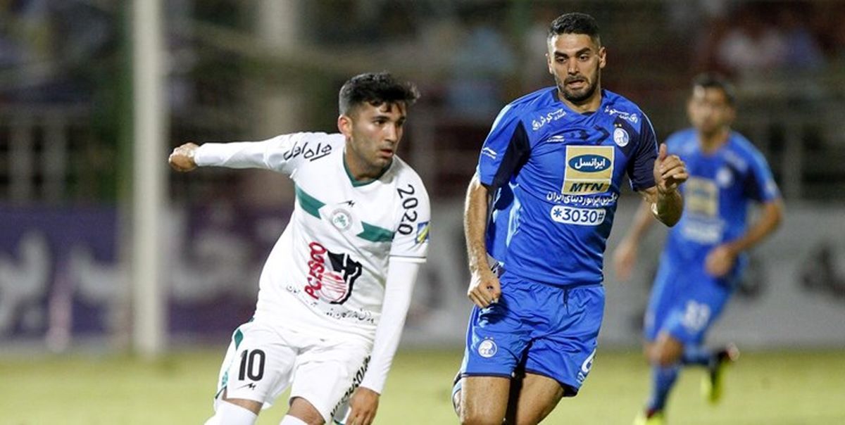 بازوبند کاپیتانی بر بازوان مسلمان