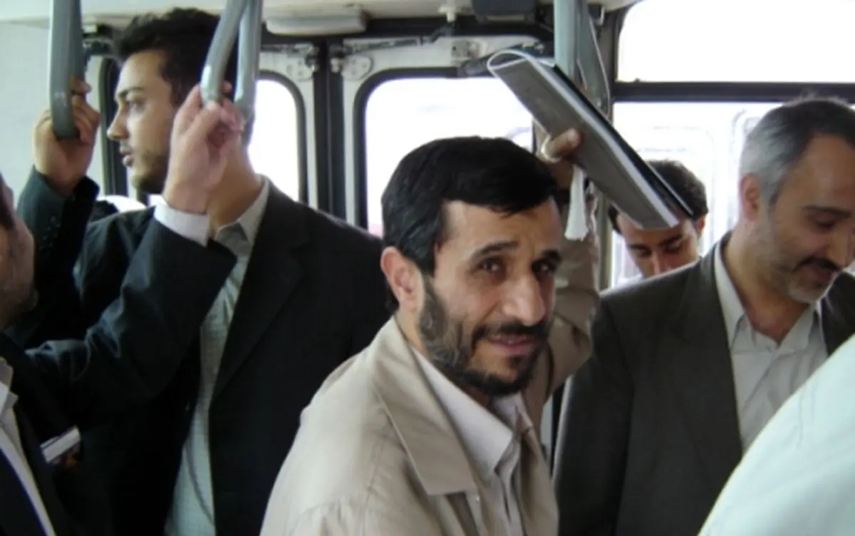احمدي نژاد براي بازگشت به قدرت از چه سدي بايد عبور كند؟/ حافظه تاريخي و ضعف اقتصادي روحاني در اين معادله