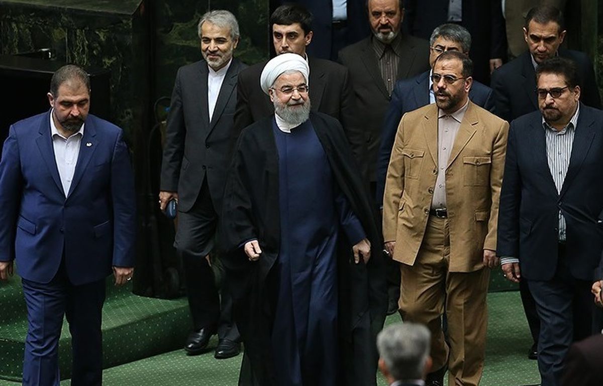 چه کسانی روحانی را در جلسه سوال از رئیس جمهور همراهی کردند؟