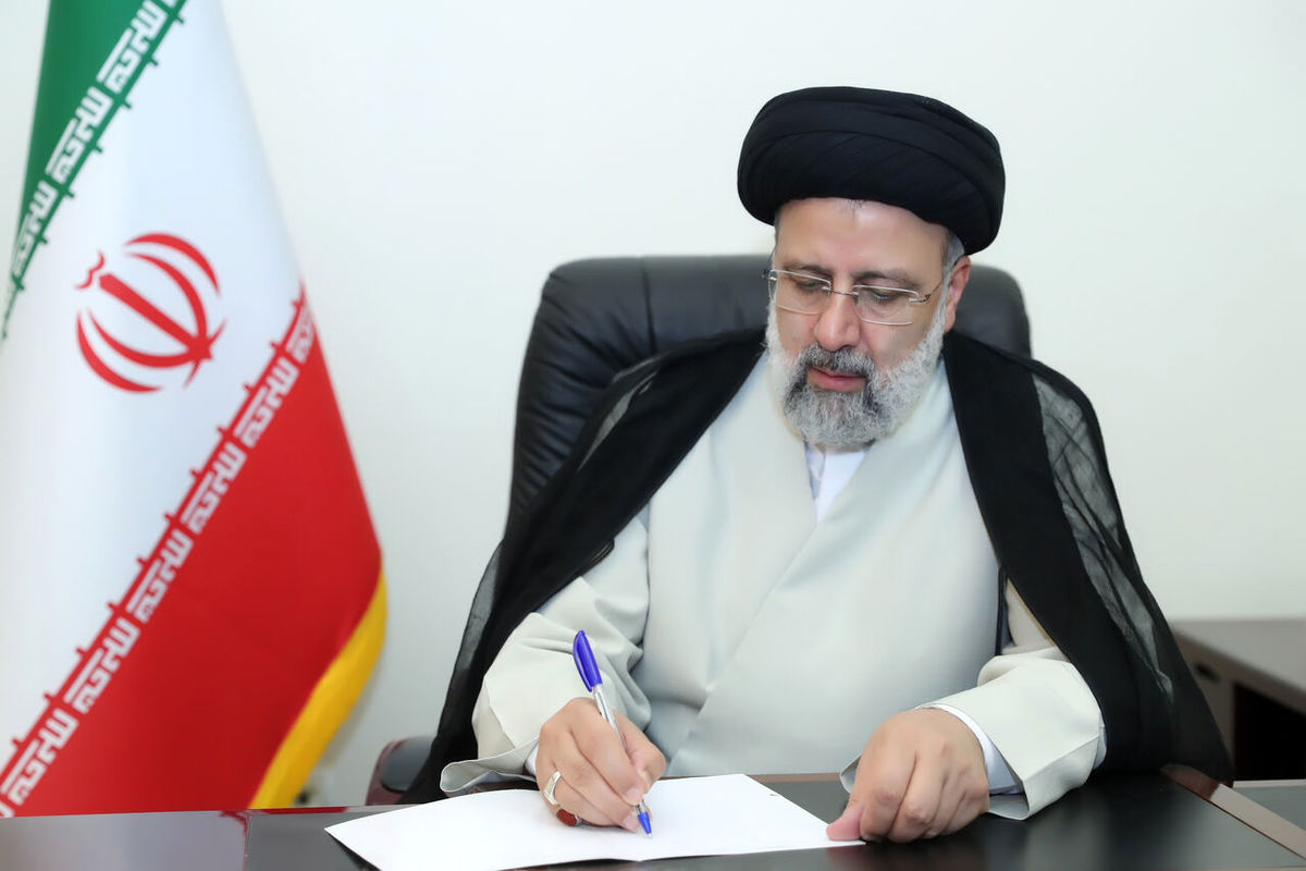 آیت‌الله رئیسی قهرمانی تیم کشتی آزاد جوانان ایران را تبریک گفت