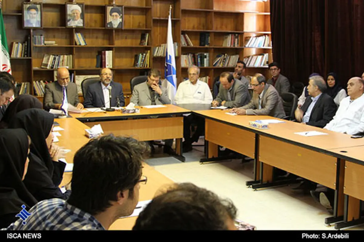 عکس/ جایگاه تصویر هاشمی در دانشگاه آزاد