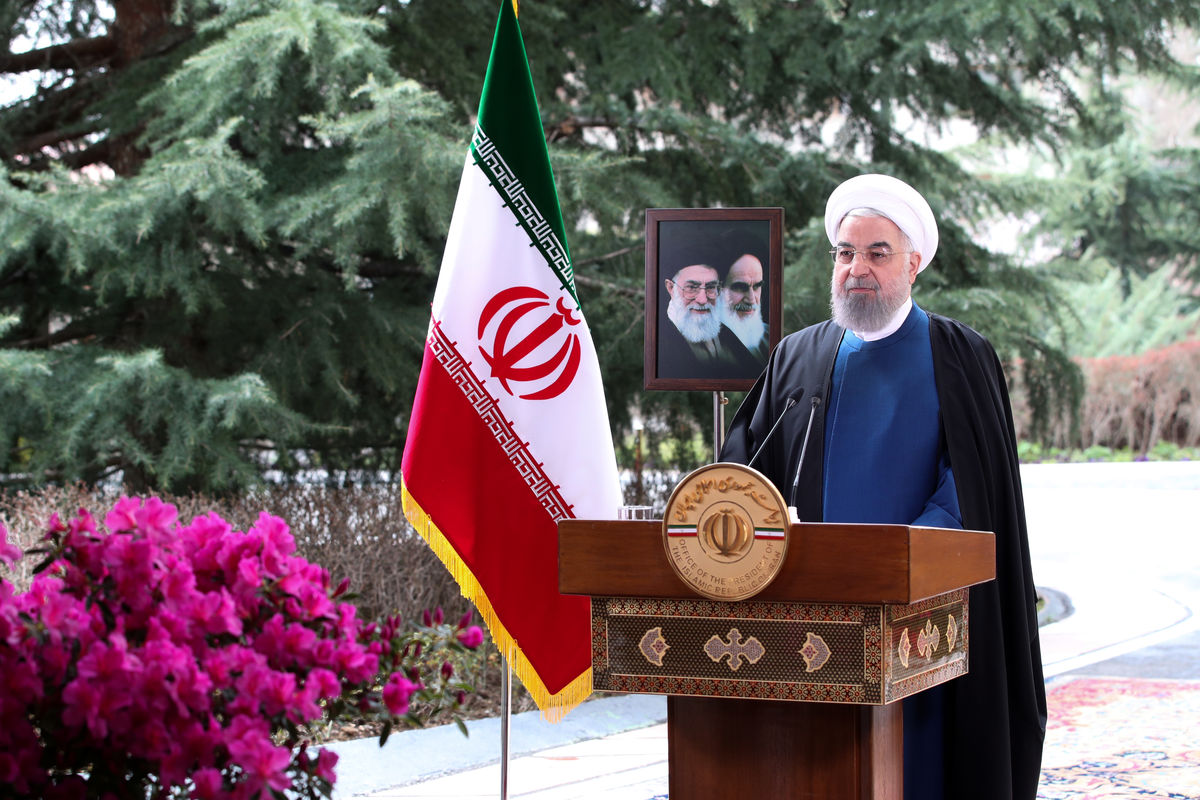 روحانی: زنجیرها باید از پای فعالان بخش خصوصی بازشود