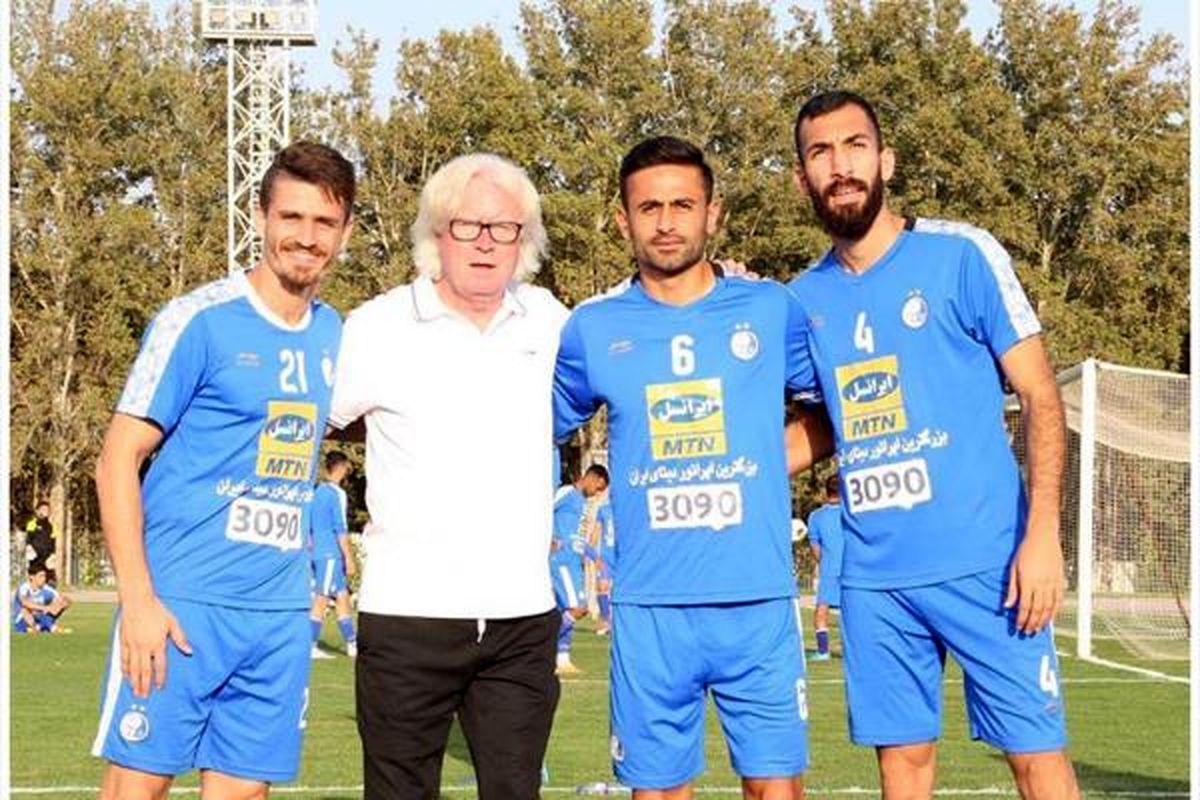 سرمربی استقلال: از مسئولیت فرار نکنید
