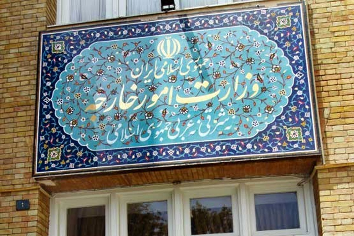 توضیح روابط عمومی وزارت خارجه درباره حضور ظریف و سفرا در مرقد امام راحل