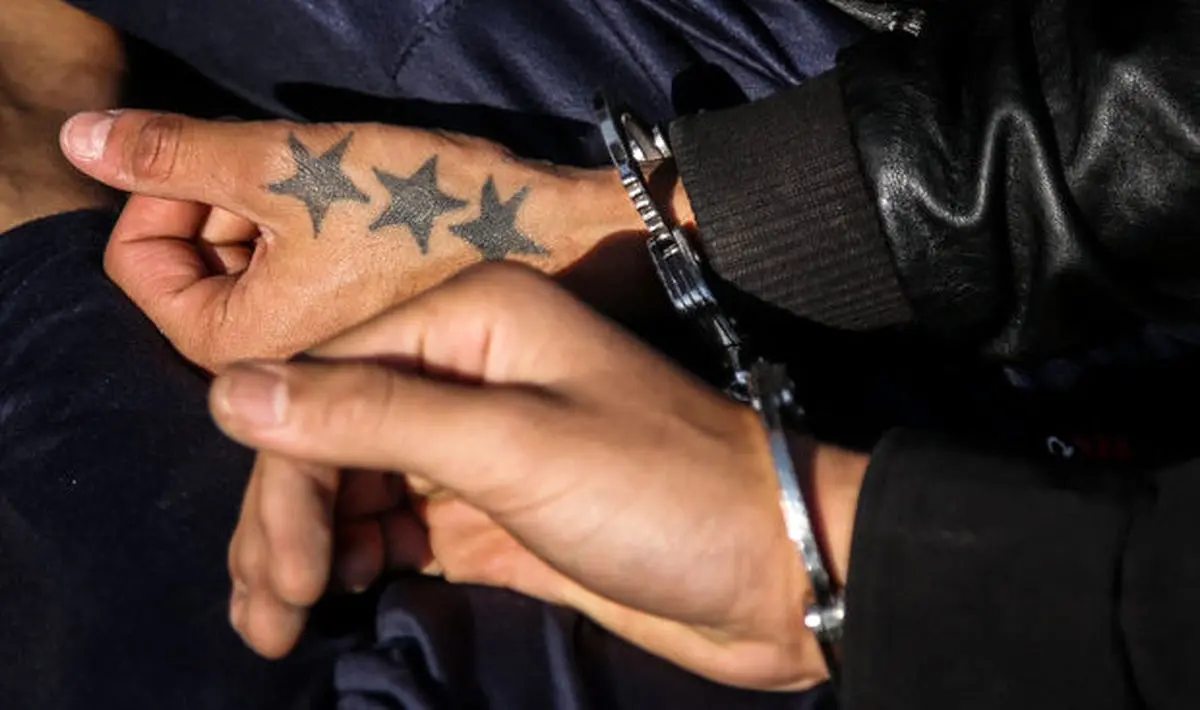 بازداشت سارقی با ۱۰۰ قطعه مال مسروقه