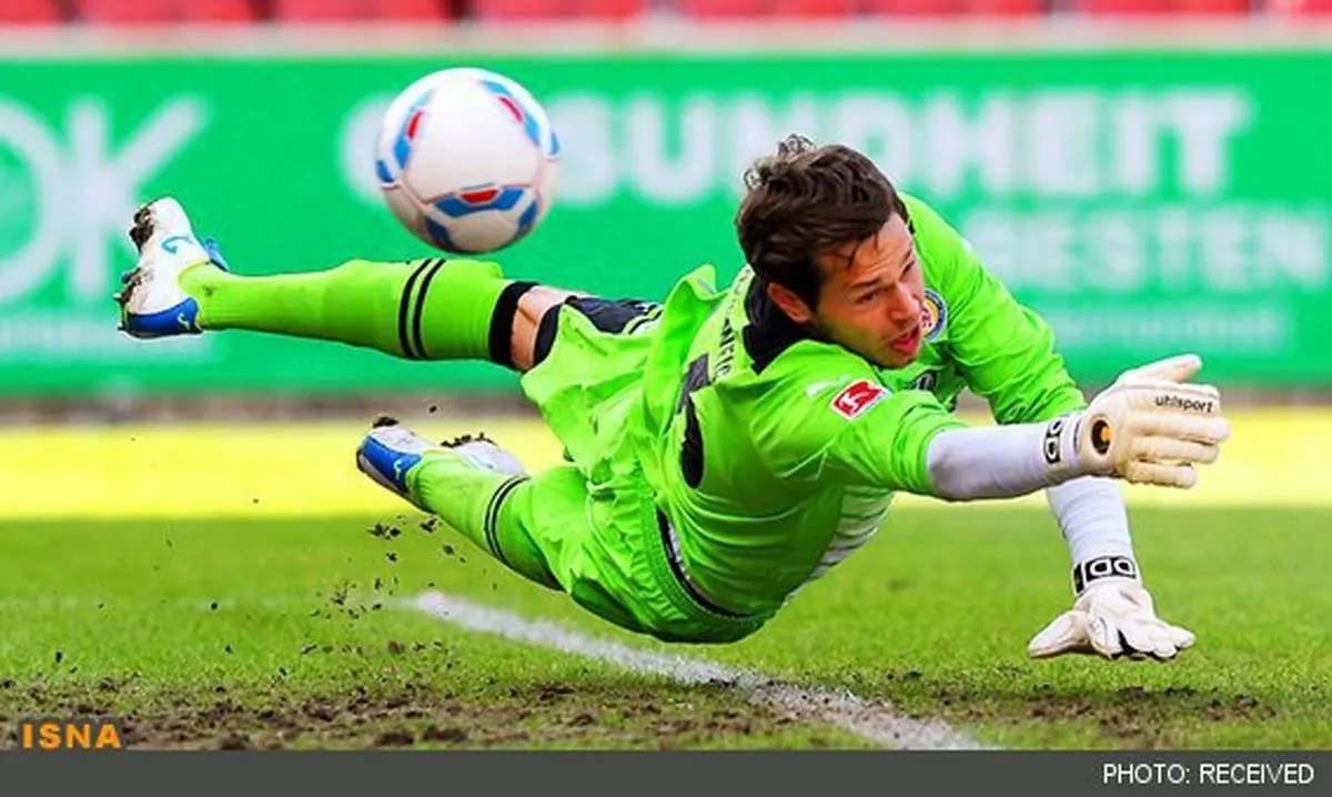 روزهای ابری دانیل داوری