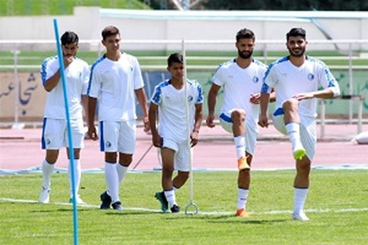 سفر 50 نفره کاروان تیم فوتبال استقلال به قطر