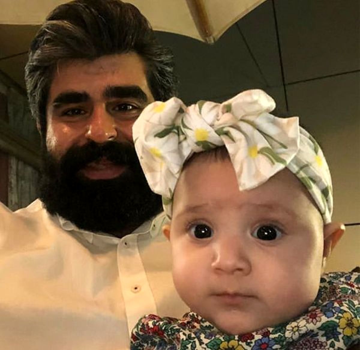 دختر بازیگر مشهور در آغوش امیر نوری + عکس