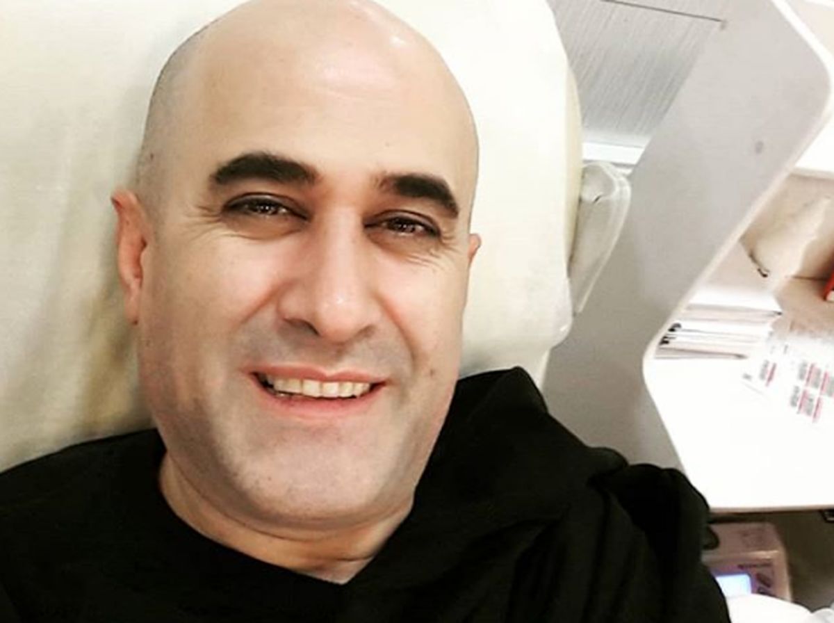 حالِ خوب آقای بازیگر از خون دادن/عکس 